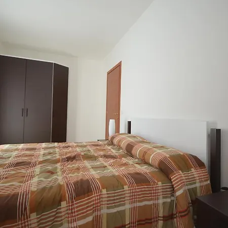 Francyhouse Apartamento Varenna